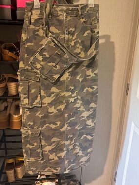Camo Utility Maxi Skirt in Green Camo